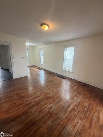 117 S Monroe Avenue Mason City IA 50401