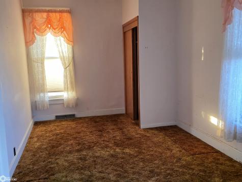 16115 Portland Avenue Mason City IA 50401