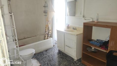 521 N Delaware Avenue Mason City IA 50401