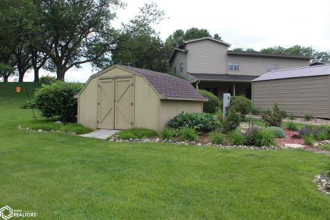 1077 Meadow Lake Drive Mason City IA 50401