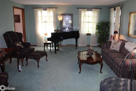 1077 Meadow Lake Drive Mason City IA 50401