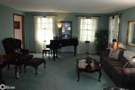 1077 Meadow Lake Drive Mason City IA 50401