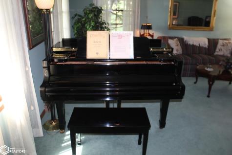 1077 Meadow Lake Drive Mason City IA 50401