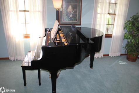 1077 Meadow Lake Drive Mason City IA 50401