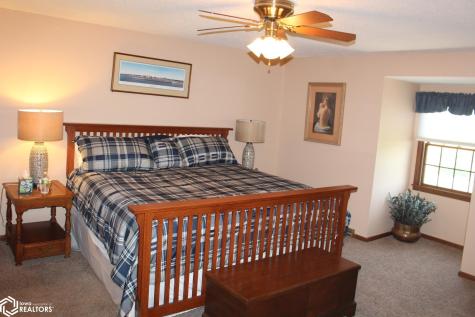 1077 Meadow Lake Drive Mason City IA 50401