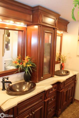 1077 Meadow Lake Drive Mason City IA 50401