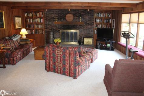 1077 Meadow Lake Drive Mason City IA 50401