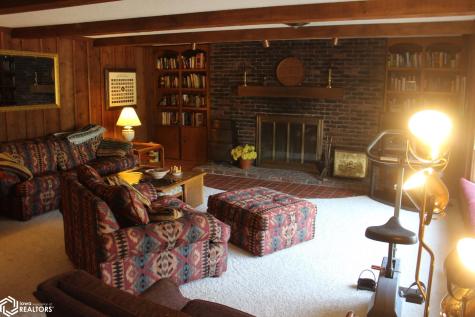 1077 Meadow Lake Drive Mason City IA 50401