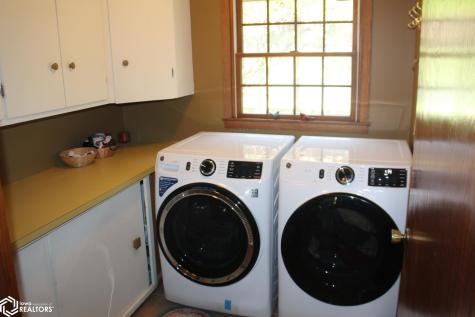 1077 Meadow Lake Drive Mason City IA 50401