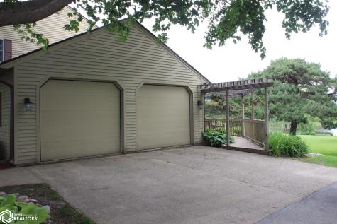 1077 Meadow Lake Drive Mason City IA 50401