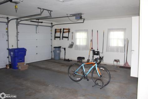 1077 Meadow Lake Drive Mason City IA 50401