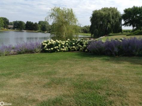 1077 Meadow Lake Drive Mason City IA 50401