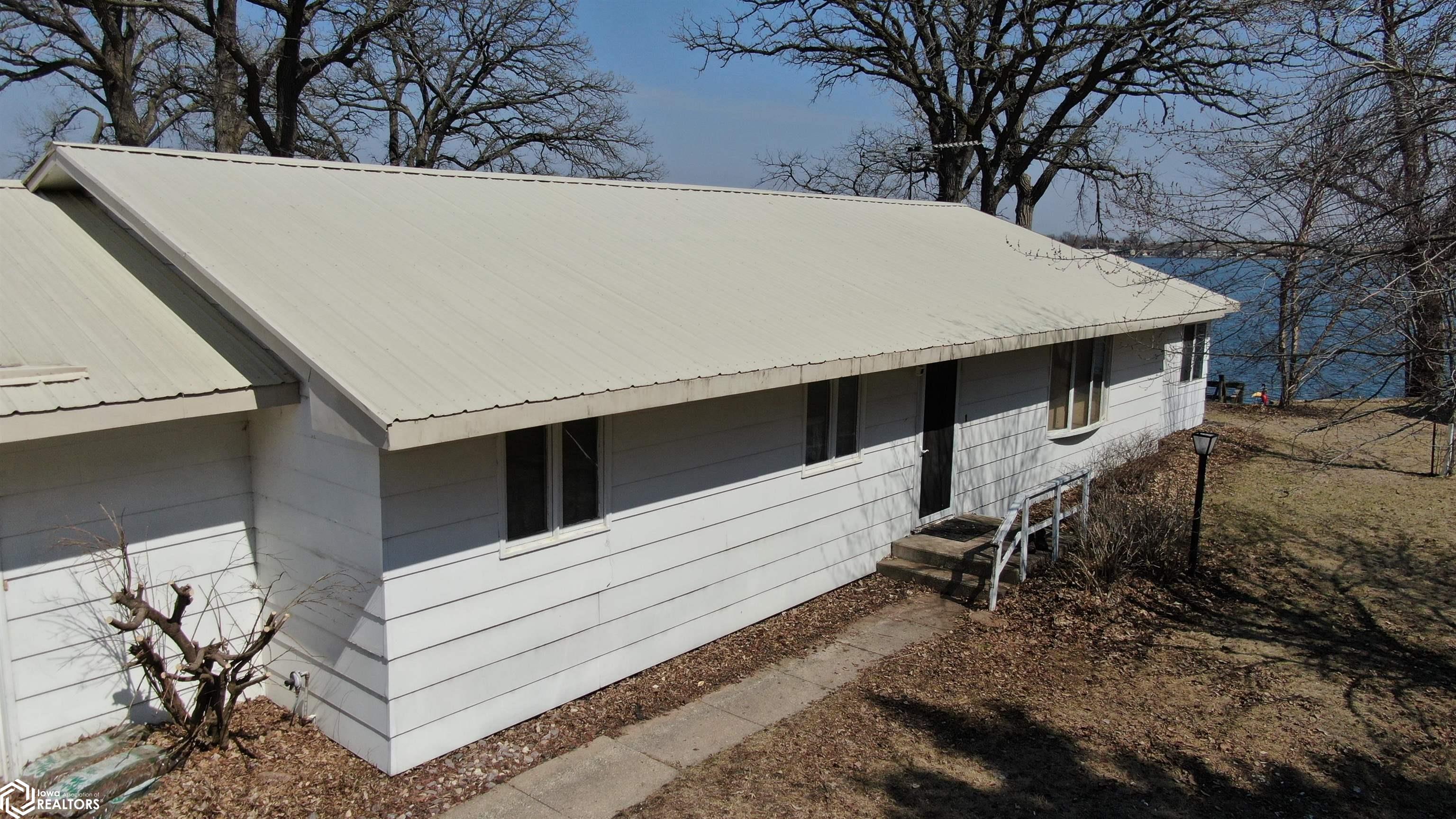 1884 Obrien Avenue Clarion IA 50525