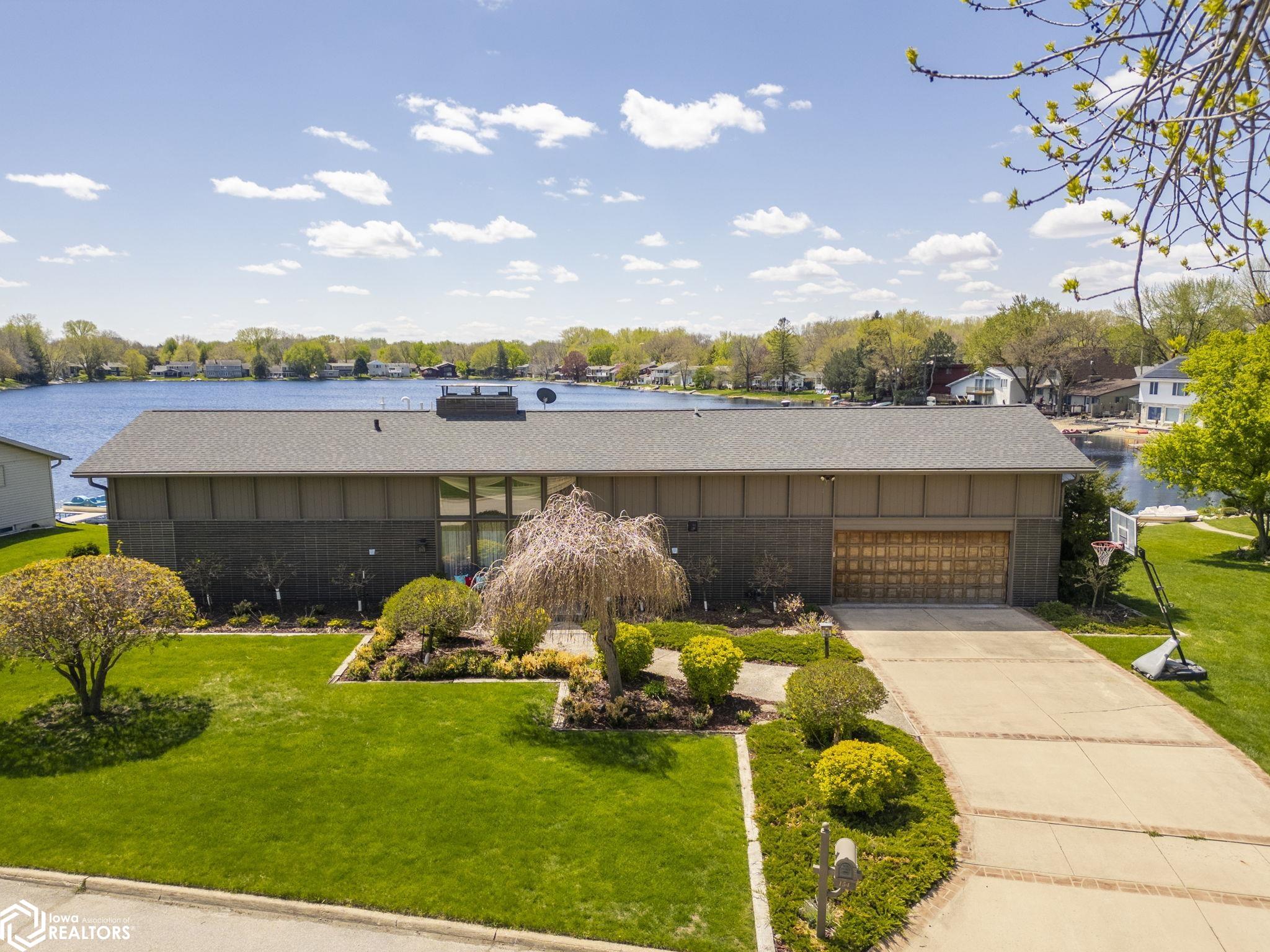 154 Lakeview Drive Mason City IA 50401
