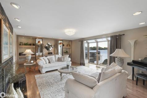 154 Lakeview Drive Mason City IA 50401