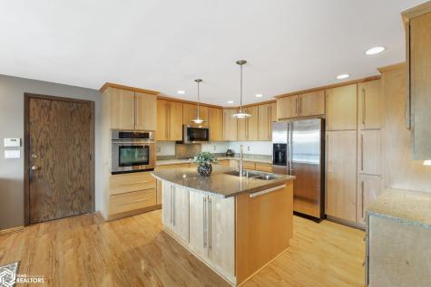 154 Lakeview Drive Mason City IA 50401