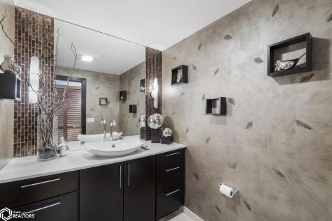 154 Lakeview Drive Mason City IA 50401