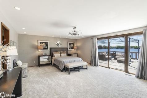 154 Lakeview Drive Mason City IA 50401