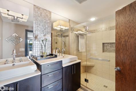 154 Lakeview Drive Mason City IA 50401