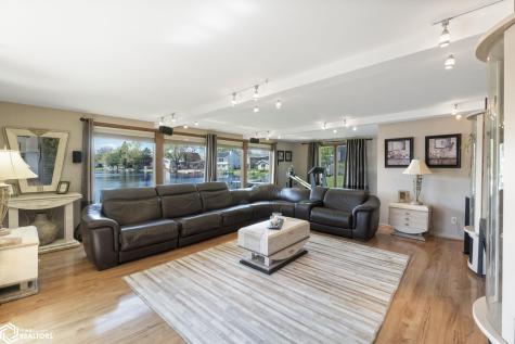 154 Lakeview Drive Mason City IA 50401
