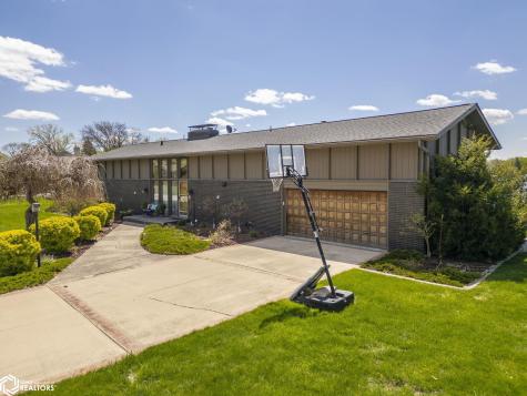 154 Lakeview Drive Mason City IA 50401