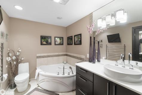 154 Lakeview Drive Mason City IA 50401