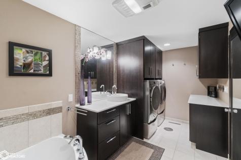 154 Lakeview Drive Mason City IA 50401