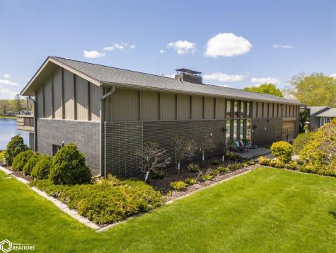 154 Lakeview Drive Mason City IA 50401