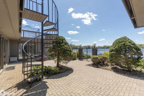 154 Lakeview Drive Mason City IA 50401