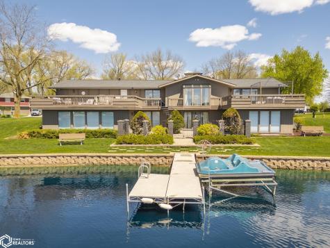 154 Lakeview Drive Mason City IA 50401
