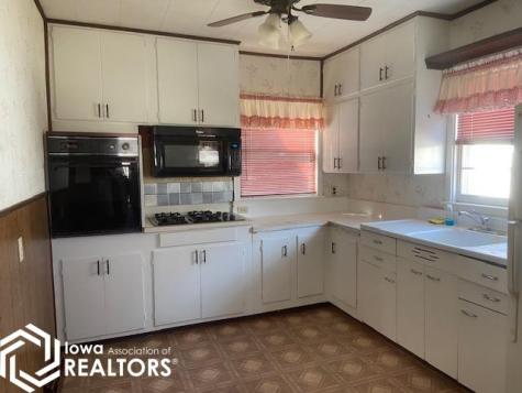 326 1st Street NW Britt IA 50423