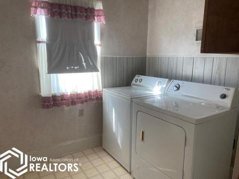326 1st Street NW Britt IA 50423