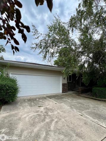 213 8th Street SE Clarion IA 50525