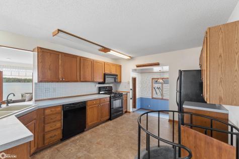 306 E Lake Street Ventura IA 50482