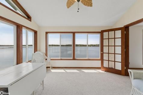 306 E Lake Street Ventura IA 50482