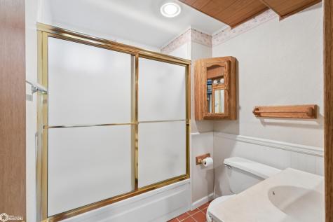 306 E Lake Street Ventura IA 50482