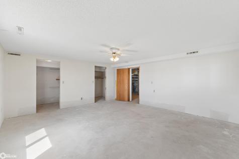 306 E Lake Street Ventura IA 50482