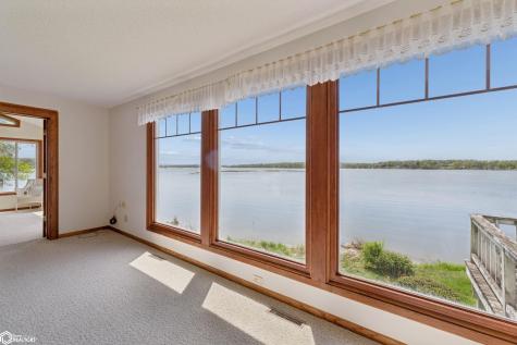 306 E Lake Street Ventura IA 50482
