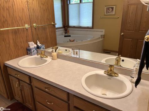 2530 River Road Iowa Falls IA 50126