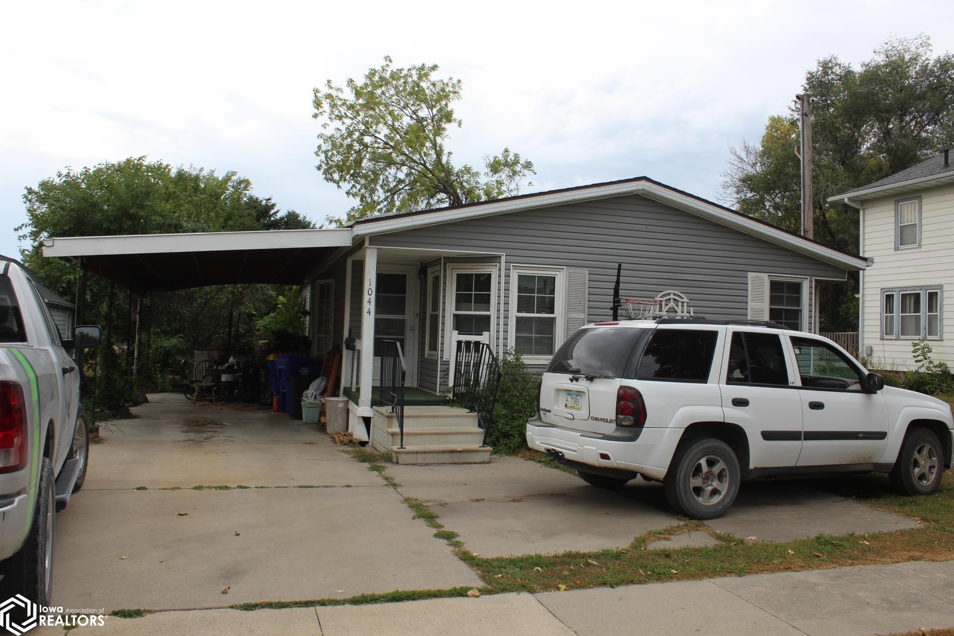 1044 Bush Avenue Garner IA 50438