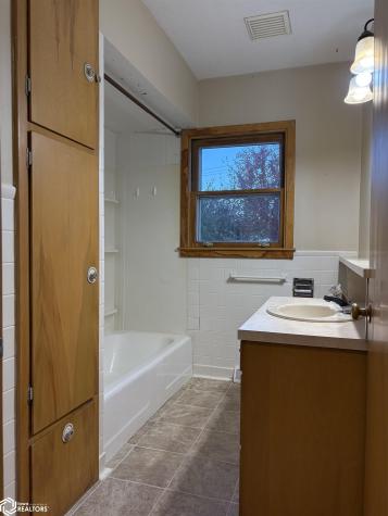 216 4th Street NE Buffalo Center IA 50424