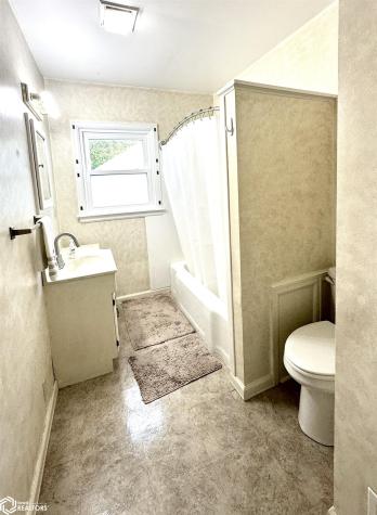 306 School Street Iowa Falls IA 50126