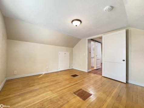 1316 Siloam Avenue Iowa Falls IA 50126