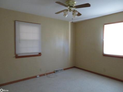 904 3rd Avenue NE Clarion IA 50525