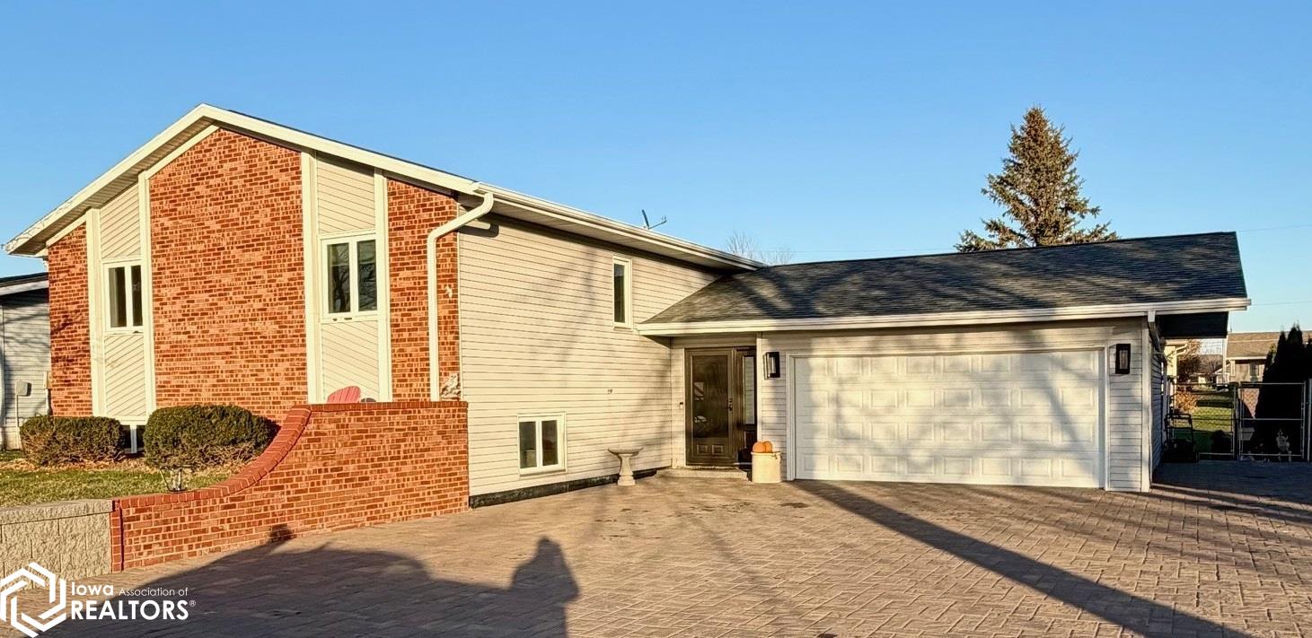 1513 2nd Street SW Clarion IA 50525
