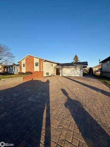 1513 2nd Street SW Clarion IA 50525