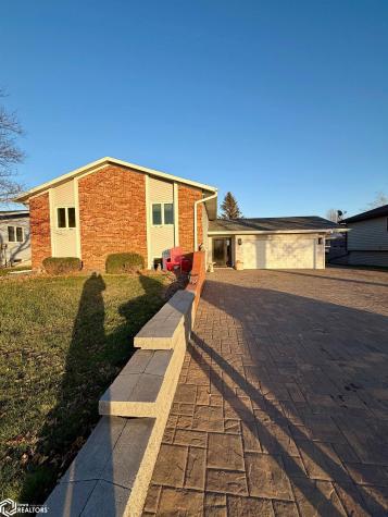 1513 2nd Street SW Clarion IA 50525