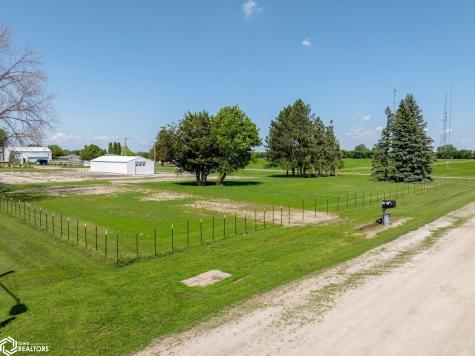 3310 Delaware Avenue Mason City IA 50401