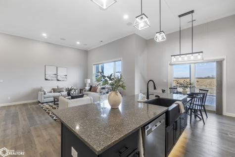 1757 S Illinois Avenue Mason City IA 50401