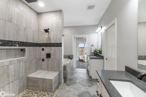 1757 S Illinois Avenue Mason City IA 50401